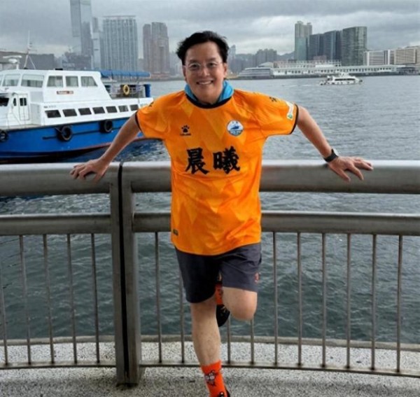 76岁谭咏麟减肥成功状态回巅峰,自曝已减15斤,每天吃一餐六分饱.