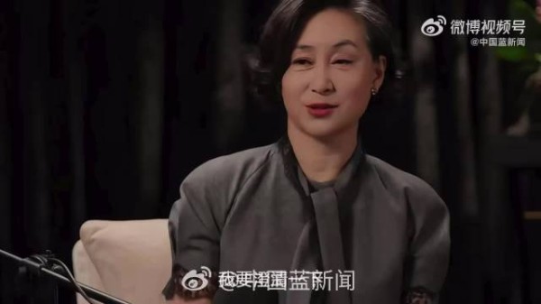 何超琼回应父亲斩断其艺术梦传言