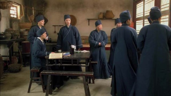 甄氏在甘露寺受辱，本宫听闻，倒觉痛快，她亦有今日，本宫便等着看她的下场