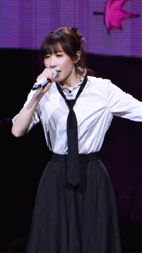 任素汐展现生死松弛感，自信女人最美丽