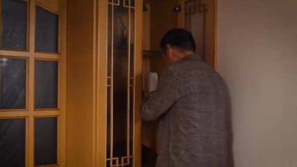 标签贴上去，人情撕下来