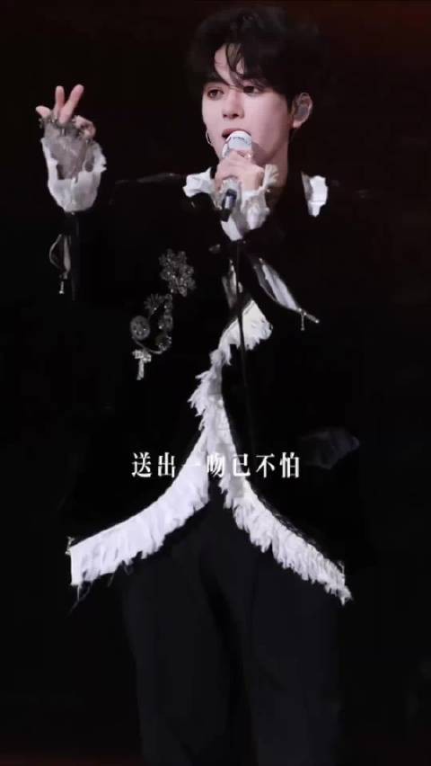 破碎感王子妆配上《一吻》舞台太戳人