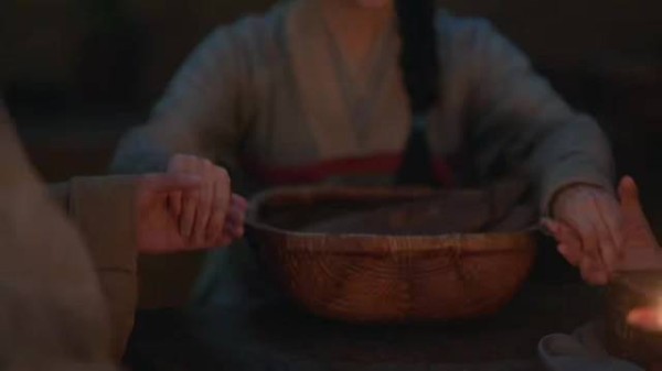 看惯单打独斗的大女主，这种女主发光，带动身边人共同变好的剧情，新鲜感十足