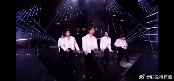 谁说舞蹈要匹配曲风,曹骏用要你管证明,优质舞蹈从来不挑曲子,韵味拉满