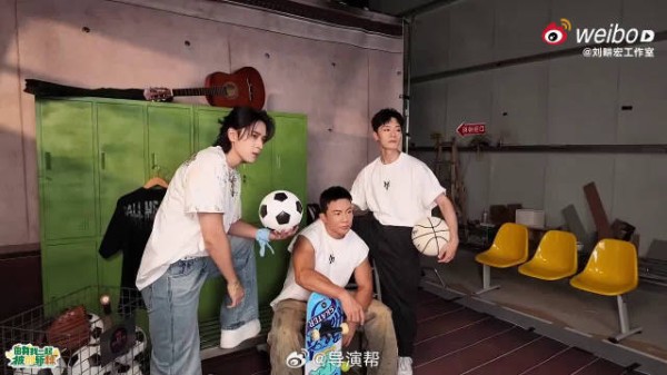 姚琛为刘畊宏抠舞蹈动作，唱跳进步明显