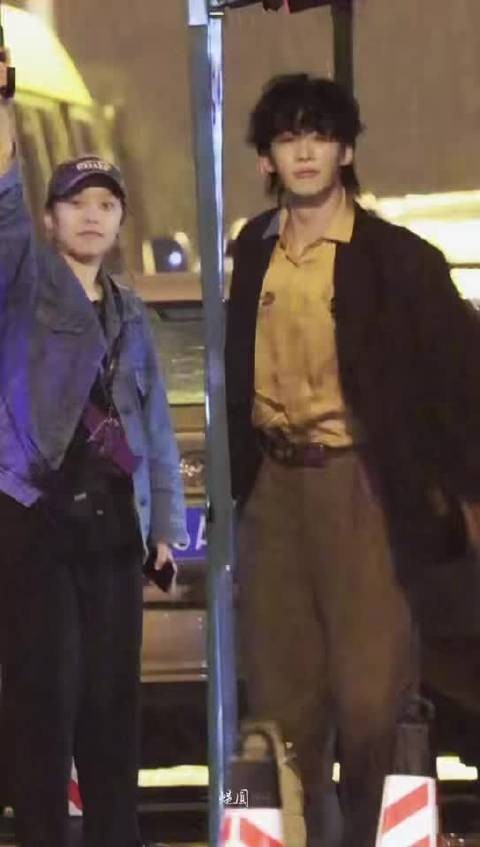 王赫野花式夸赞，张彬彬咧嘴笑不停