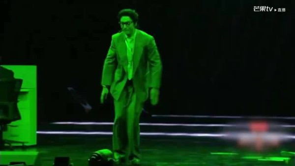 王传君组舞台编舞演绎打工人精神恍惚硬撑状态