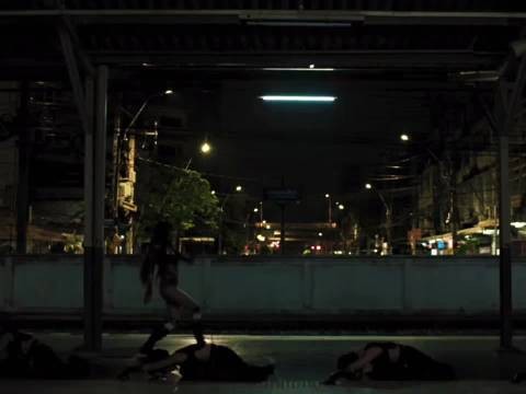 lisa挺好的,一直宣传自己国家,歌词也带泰语,业务能力没拉垮过