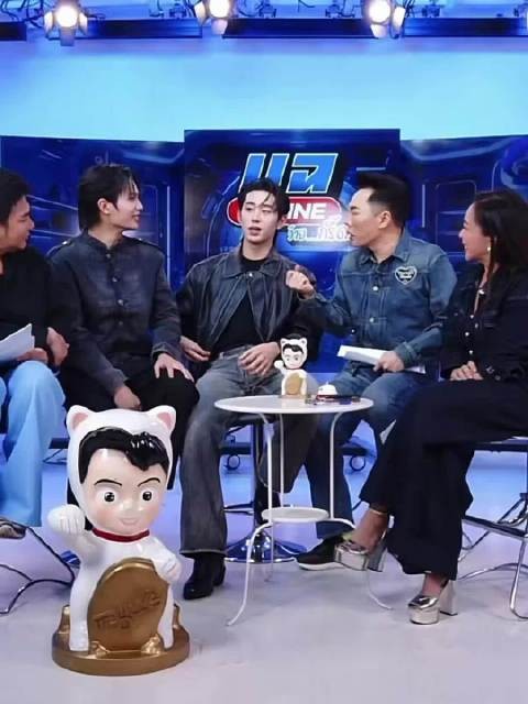 鲨鱼谈邀请William游泳，婚后相约同游
