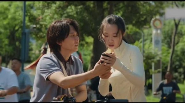 孟鹤堂 管乐《小气鬼》片段 孟哥一口方言，“时髦”的打扮，怪有意思的
