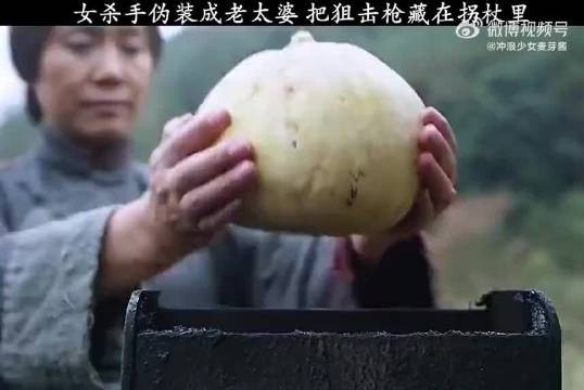 女杀手伪装成老太婆，竟然把狙击枪藏在拐杖里！