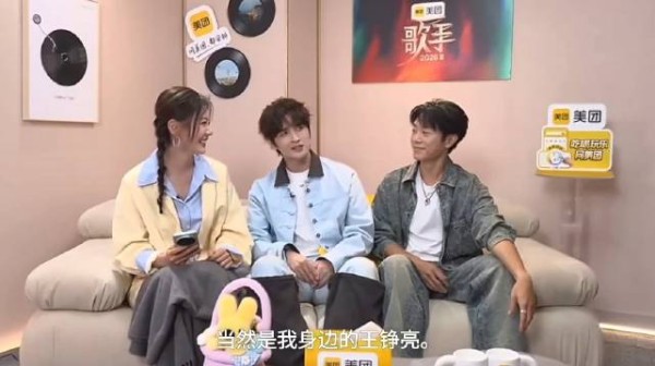 问:歌手2027你想推荐谁来参加? 远:当然是,我身边的……王铮亮