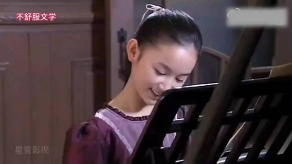 “女孩表面上天真无邪，背地里却是十足的坏种”
