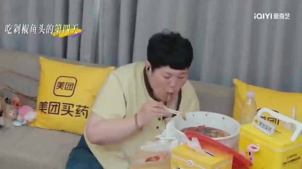 房主任连吃四天剁椒鱼头,诱发急性肠梗阻进急诊
