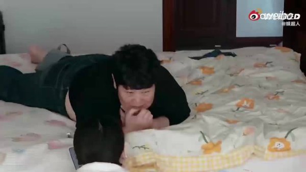 追星女孩真的很想拥有同款家长谁懂啊