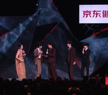 王赫野正数第一懂张彬彬,搭档默契互动精准