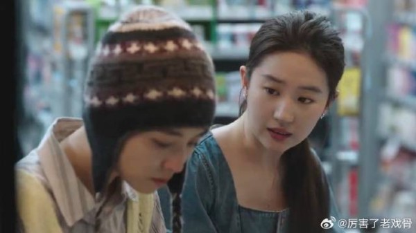 同一间病房,忽然有人被拉去抢救,冰冷的氛围
