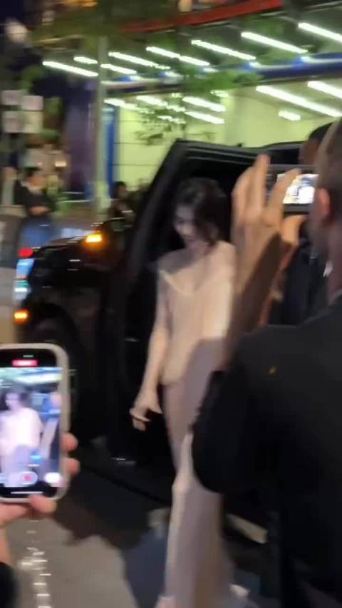 韩素希这身材比例也太逆天了吧