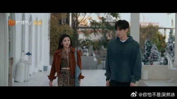 叶濛得知李靳屿悲惨身世心疼，主动帮他修复伤疤