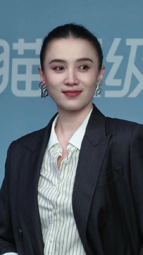 宋佳被喊比心的反应朗姿大秀