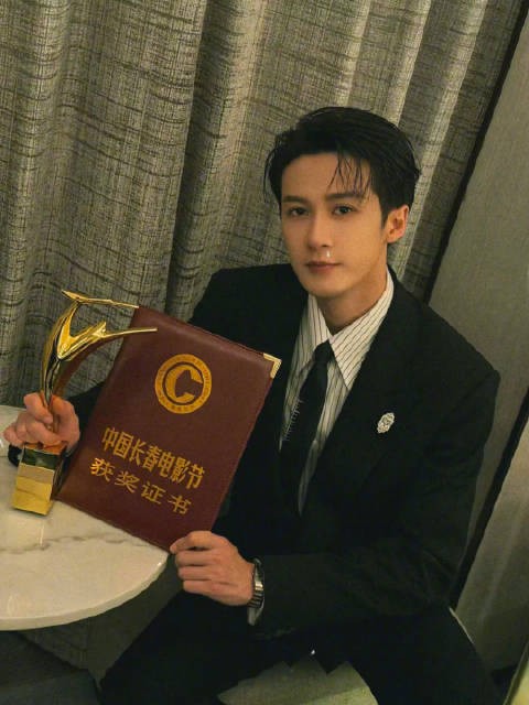 斩获金鹿奖最佳男主 檀健次发文解读听障律师李淇