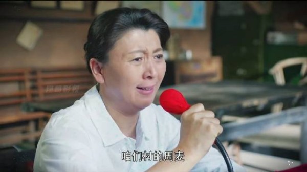 寒门状元交不起学费,全村人凑钱供他上大学,十年后小伙功成名就回村报恩!