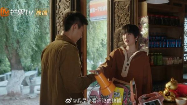 商店女老板暗恋谢之遥 忍不住倒追，看到他反应后心塞了