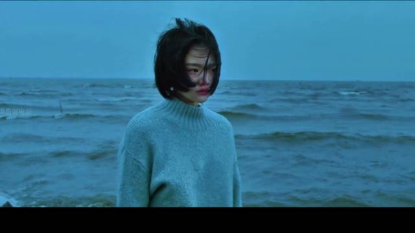 活在光亮里的人，永远不懂泥沼里的绝望，易遥的悲剧看哭无数人 电影解说