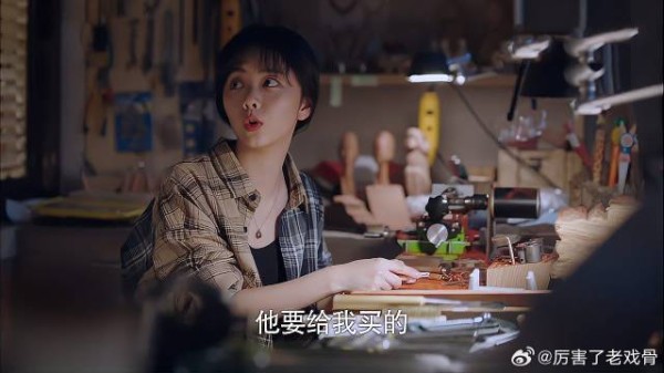 尖尖半夜想吃黄梨挞，子秋立马要买，她却只吃凌霄的