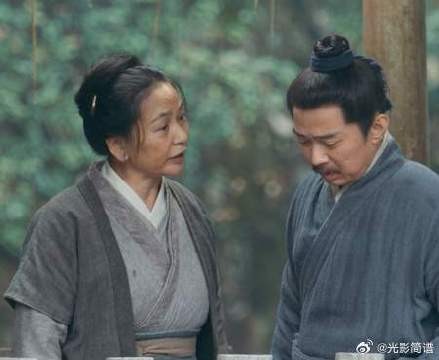发疯的女人和沉默的男人，太真实了！