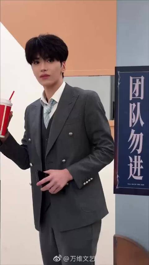 三千亿的项目,邵总您看我有机会参与一下吗?这霸道总裁的劲儿太对味儿了!
