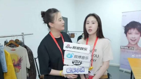 褪去歌手身份，张碧晨就像普通歌迷一样，来现场赴一场音乐之约