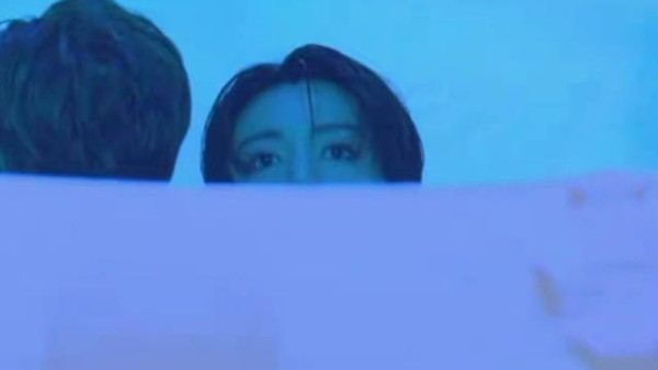 Swim开始前只露出了脑袋的柾国 好漂亮的眼睛 下垂眼 /bbon_zip…