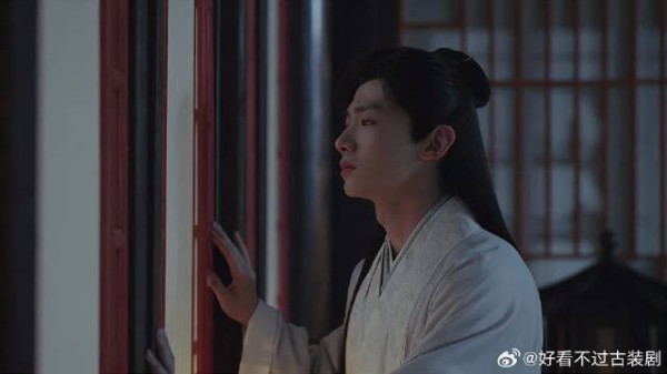 玉茹带下人烤羊肉，馋得顾九思肚子咕咕叫，立马乖乖读书