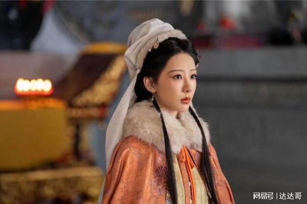 杨紫成90后首位白玉兰影后!《家业》热播曝爸爸暖喊:累了就回家