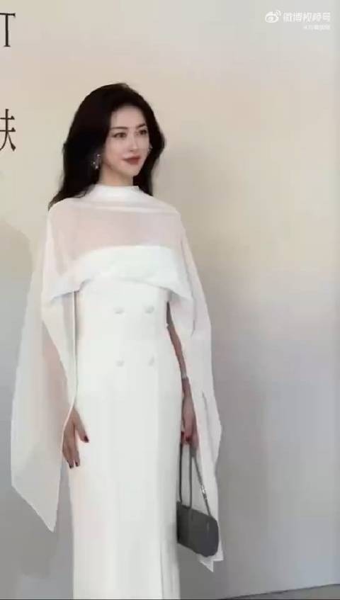 朱珠的腰身比直接狠狠戳中眼球,线下状态真的太绝