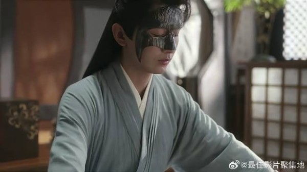云彼丘怀疑李莲花身份 拿少师剑来试探，李莲花巧妙破局
