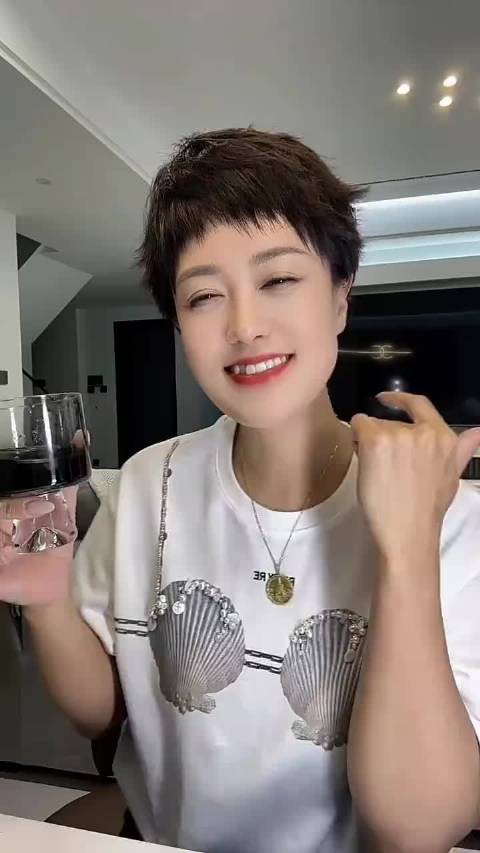 这网友像一位明星,叫不上名字了