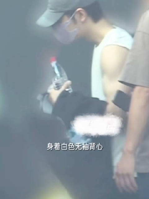 肖战紧张排练备战十周年演唱会,肌肉紧实巡回在即