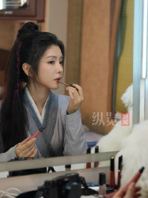 李云霄白露营业完美侧颜