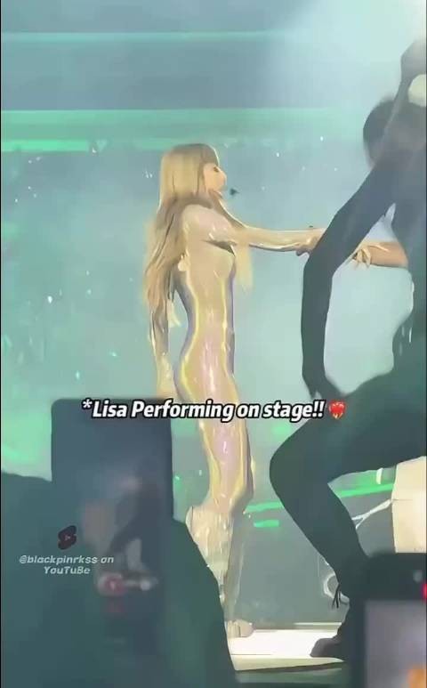 Lisa跳舞时耳返器跳掉了,她只用了三个动作就完成了救场!