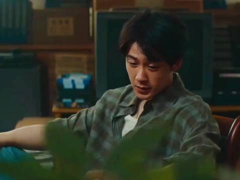 檀健次空枪塑造刑警亓宏刚,吞药隐忍对峙博弈