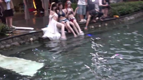 我兄弟突然口渴了!