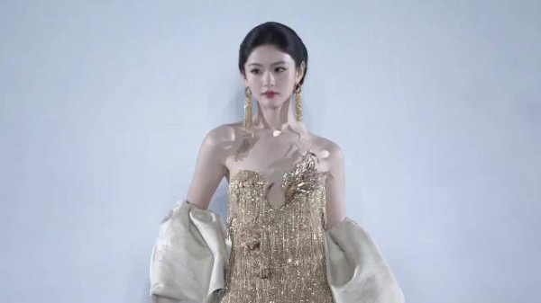 赵晴怎么美成这样了 好明艳