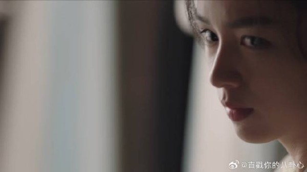锦月如歌：禾宴看穿美酒有毒，为阻止肖珏饮下，小花招打翻酒杯