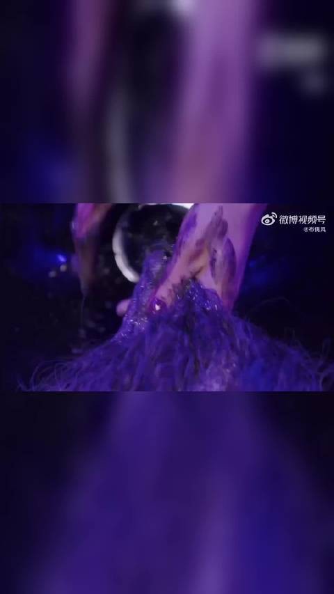 “从未见过如此脏乱的头发”