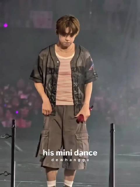发现一只瘪嘴的小面包 Soooooo~ Cute!