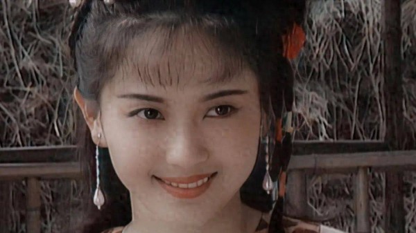 江南第一美人:从不接吻戏,23岁正当红嫁初恋,50岁还在演校花