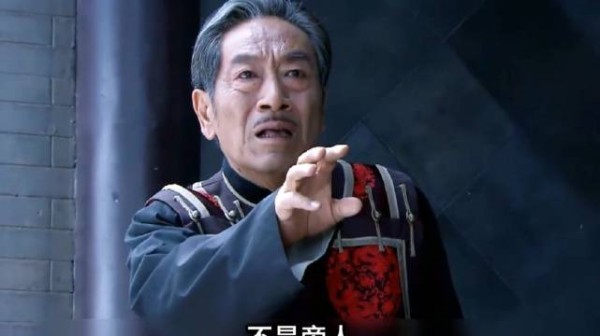 大喜之日 新娘竟被亲爹绑着出嫁