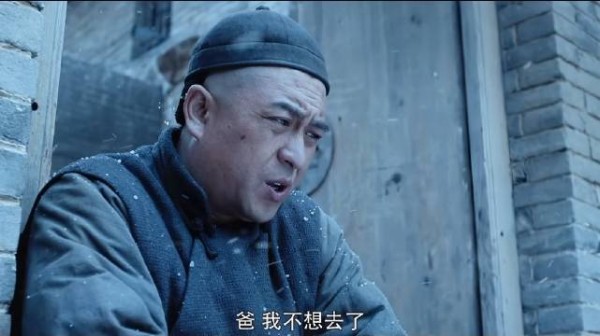 富足吃食反衬世道残酷，旧时代百姓卑微期盼温饱